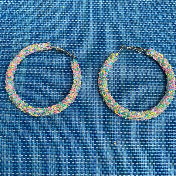 **NWOT** Iredescent Circle 45 mm earrings - Picture 3 of 6